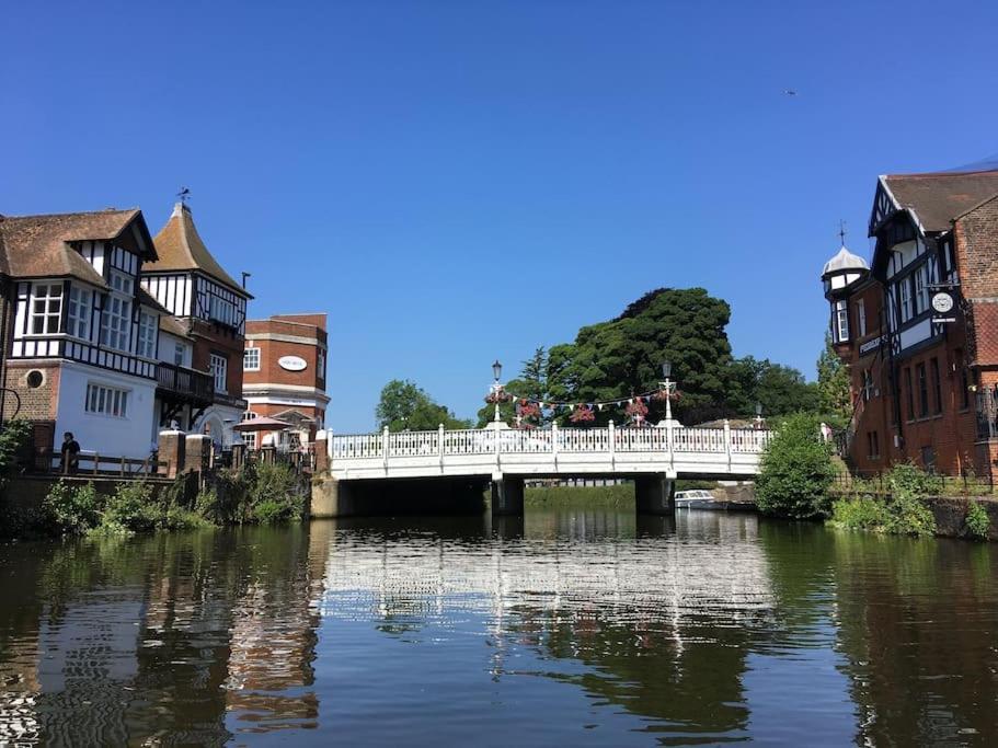 Entire Apartment Tonbridge Centre Bagian luar foto