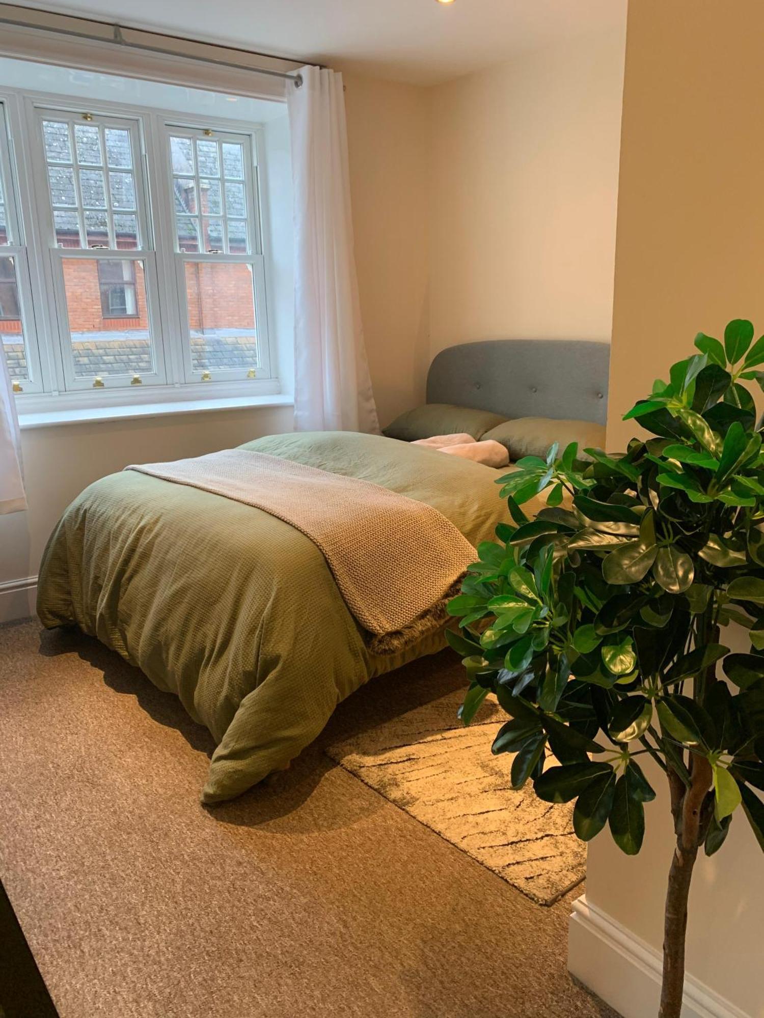 Entire Apartment Tonbridge Centre Bagian luar foto